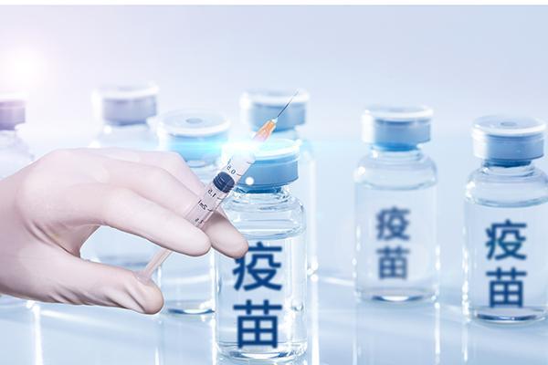 我國新冠疫苗累計(jì)接種近24億劑次，專家回應(yīng)熱點(diǎn)問題